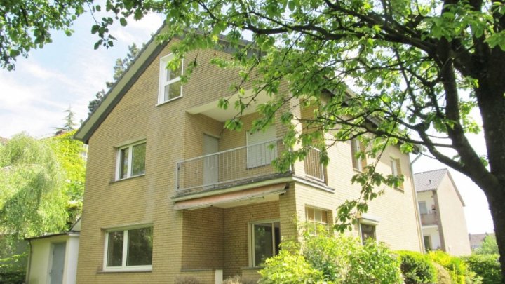 Zone 30—FREISTEHENDES, erweiterungsfähiges Haus, Garage, famfreundl.Wohnlage- citynah 1 km