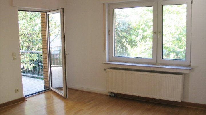 Zone 30—FREISTEHENDES, erweiterungsfähiges Haus, Garage, famfreundl.Wohnlage- citynah 1 km