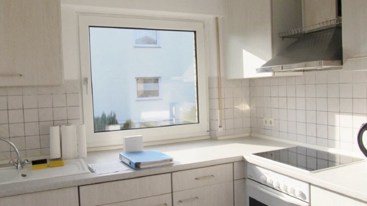 Zone 30—FREISTEHENDES, erweiterungsfähiges Haus, Garage, famfreundl.Wohnlage- citynah 1 km