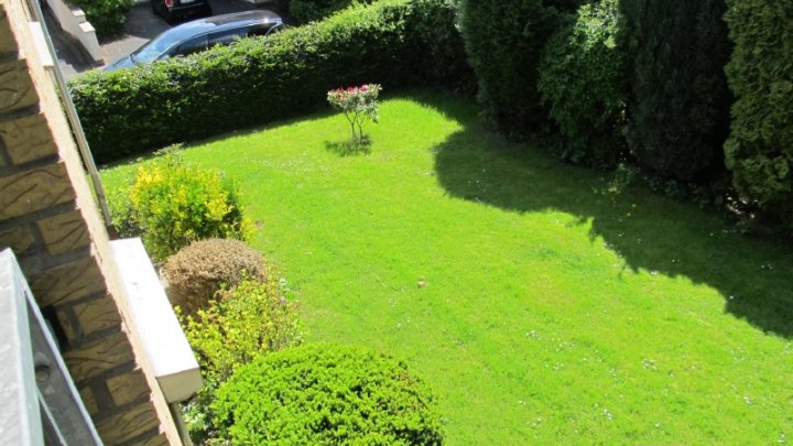 Zone 30—FREISTEHENDES, erweiterungsfähiges Haus, Garage, famfreundl.Wohnlage- citynah 1 km