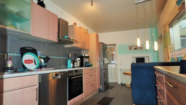 RESERVIERT: Mit Charme modernisiertes Backsteinhaus mit Hof-Wintergarten, Garage und Anbauten!