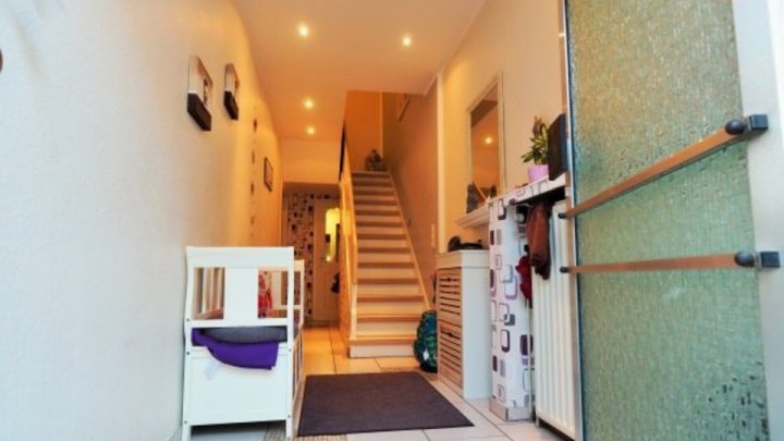 RESERVIERT: Mit Charme modernisiertes Backsteinhaus mit Hof-Wintergarten, Garage und Anbauten!