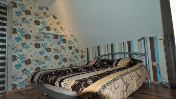 RESERVIERT: Mit Charme modernisiertes Backsteinhaus mit Hof-Wintergarten, Garage und Anbauten!