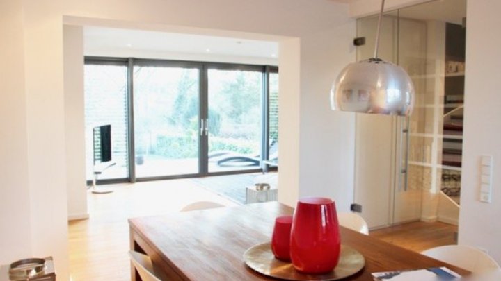 Top kernsaniertes Einfamilienhaus mit großem Garten und angrenzendem Park in Lindenthal