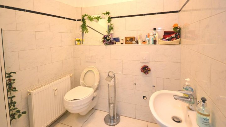 Möbliert: 4-Zimmer-Komfortwohnung in Königsdorf - ab 3 Monate Mietdauer