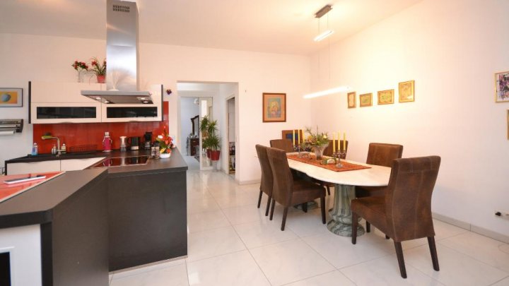 Möbliert: 4-Zimmer-Komfortwohnung in Königsdorf - ab 3 Monate Mietdauer