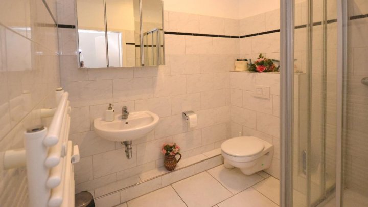 Möbliert: 4-Zimmer-Komfortwohnung in Königsdorf - ab 3 Monate Mietdauer